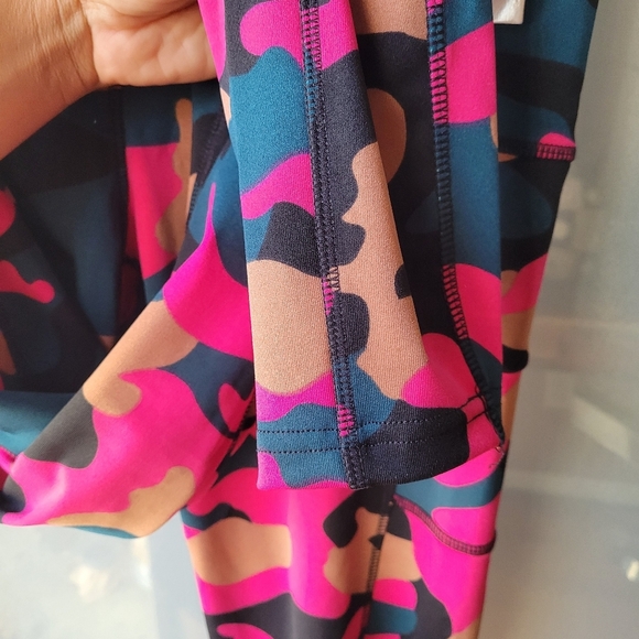 Pop Fit Hot Pink Blue Camo Leggings Pockets NWT Medium High Rise 12" in Stretch - Picture 5 of 9